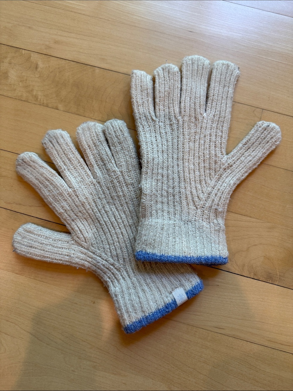Athleta Cream Knit Gloves with Blue Trim
